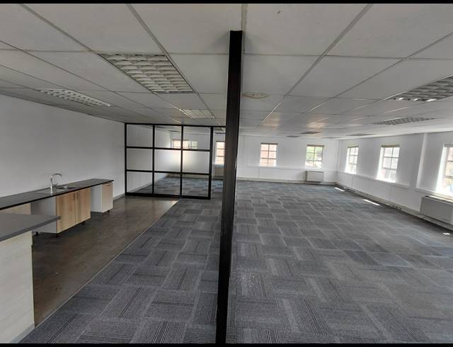 137M² OFFICE TO LET IN FOURWAYS
